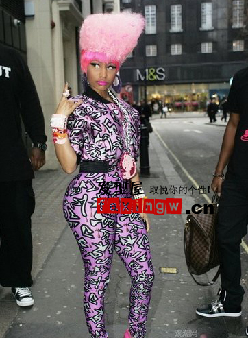 Nicki Minaj個性雷人假髮趕超Gaga