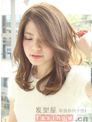 日系女生燙髮髮型 時尚百搭氣質范