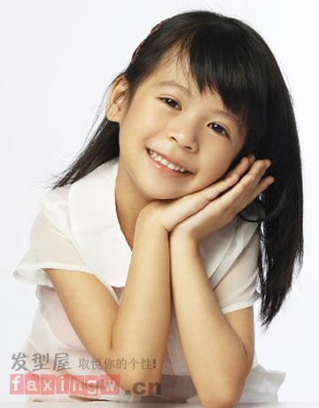 翁虹6歲女兒小水晶近照曝光 鬼馬俏皮小蘿莉髮型秀