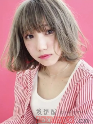 發尾外翻的女生短髮 幹練時尚有點酷 