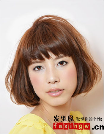 2012流行的短髮荷葉頭髮型圖片 甜美修出小臉