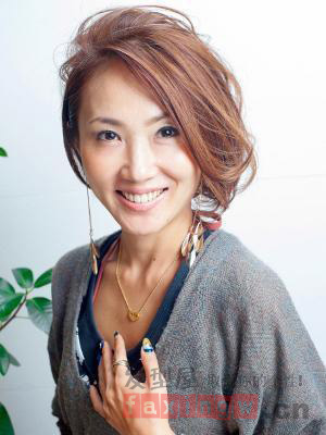 日系女生短髮定位燙造型  彰顯時尚迷人中性風