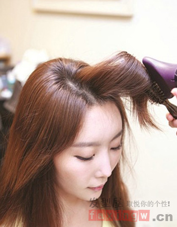 韓式OL低馬尾髮型扎法 冬季更添浪漫小清新