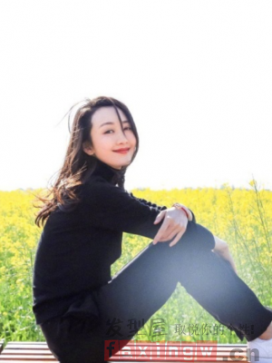 優雅的女生中長捲髮型 淡定從容是最曼妙的風景