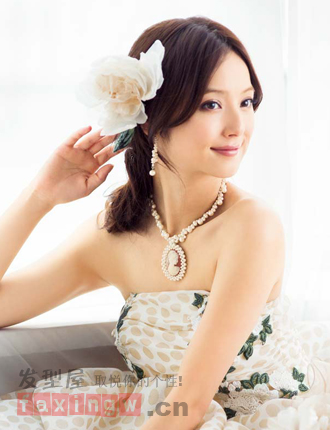 佐佐木希示範圓臉婚紗照髮型 新娘長發清純浪漫