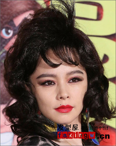 女神變台妹 徐若瑄短捲髮造型化身“孔雀姐”