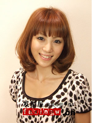 日系女生短燙髮髮型圖片  