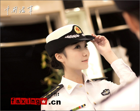 中國海軍美女少尉索雲婷帥氣軍裝造型秀