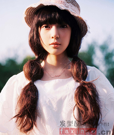 清甜可愛雙馬尾髮型   演繹俏皮萌系動漫少女
