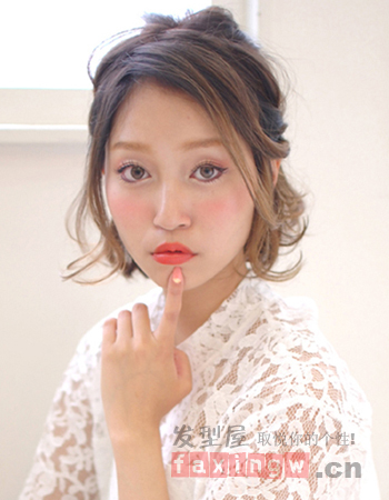 日系女生扎發髮型 簡單嫵媚超實用