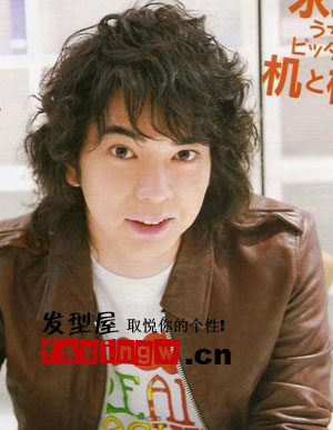 松本潤示範優雅男士長發