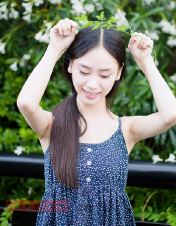 韓式側馬尾髮型扎法   簡單扎出美妞范