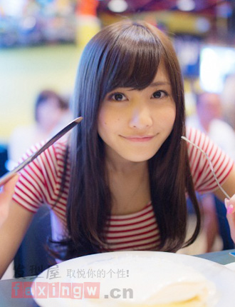 日本19歲嫩模佐野雛子網路走紅 童顏美女清純髮型照