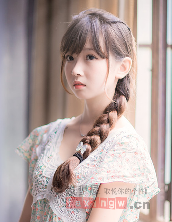 春季淑女扎發髮型   輕鬆彰顯優雅氣質
