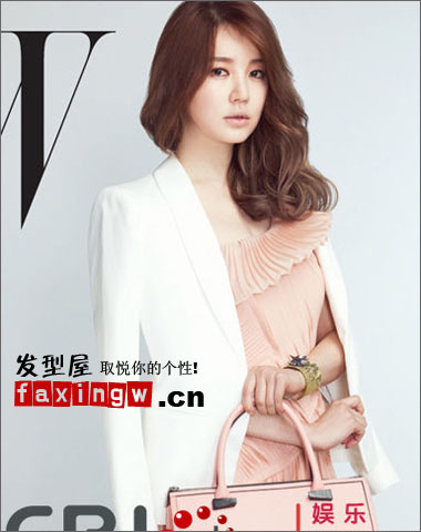 韓星尹恩惠2013春季最新髮型 褐色捲髮氣質優雅