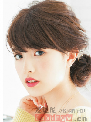 女生簡單盤發步驟圖解欣賞