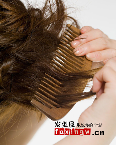 怎么清洗梳子 小P教你1分鐘清洗梳子乾淨如新  