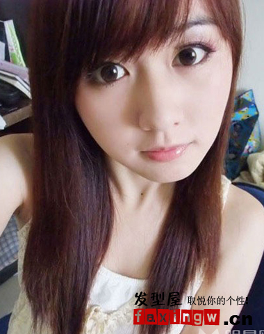 台灣網路美女妮妮素顏照曝光 斜劉海長發清純可愛