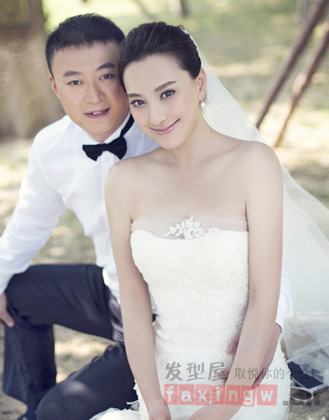 馬琳與張雅晴再婚婚紗照曝光 新娘盤發簡約優雅