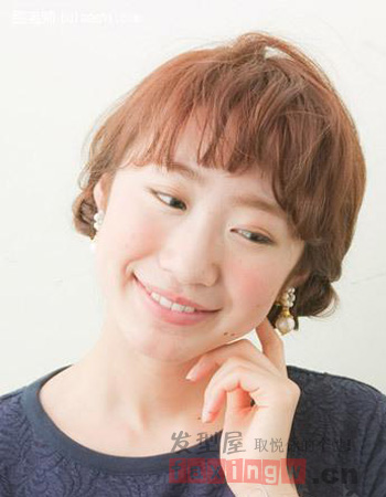 最新中短髮梨花頭扎法 辮子盤發優雅靈動