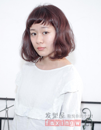 日系女生高劉海髮型 時尚清爽顯個性