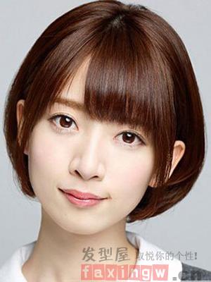 1481508502667024.jpg 學生短髮直發髮型女 盡顯學生妹風格