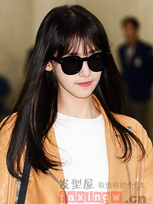 女生戴眼鏡適合的髮型搭配  韓式髮型顯大牌氣場