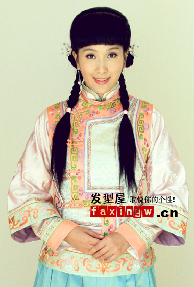 細看復古麻花辮女生髮型圖片