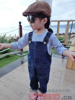 1477623087700584.jpg 國小生女孩長發髮型 平凡魅力無限大