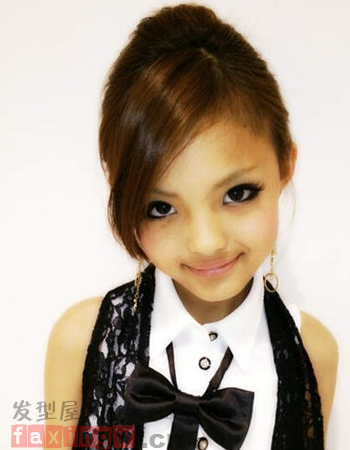  日本9歲蘿莉濃妝顯成熟   可愛髮型盡顯性感風格