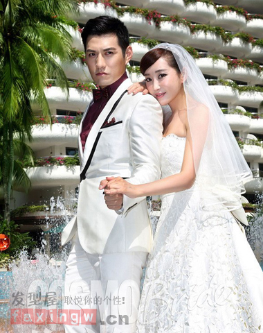 嚴寬杜若溪浪漫婚紗照 時尚情侶造型甜蜜爆棚