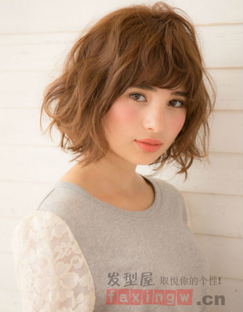 日系中短捲髮髮型 塑造清純甜美佳人