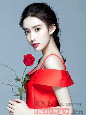 女生長發的簡單扎法   甜美扎發約會首選