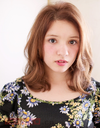 夏季髮型女生中長發 可愛甜美提升氣質